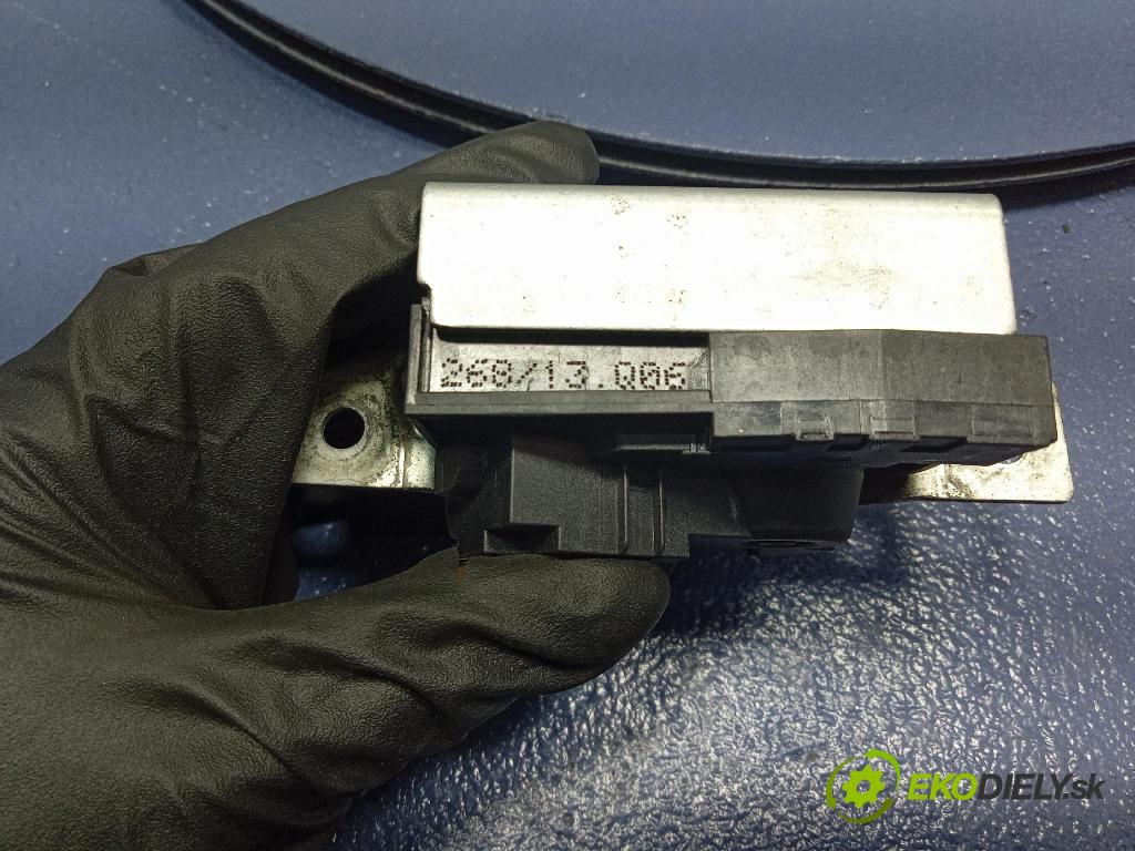 Mercedes B-Klasa 2013 zámok Klapky: kufra: A2467400035