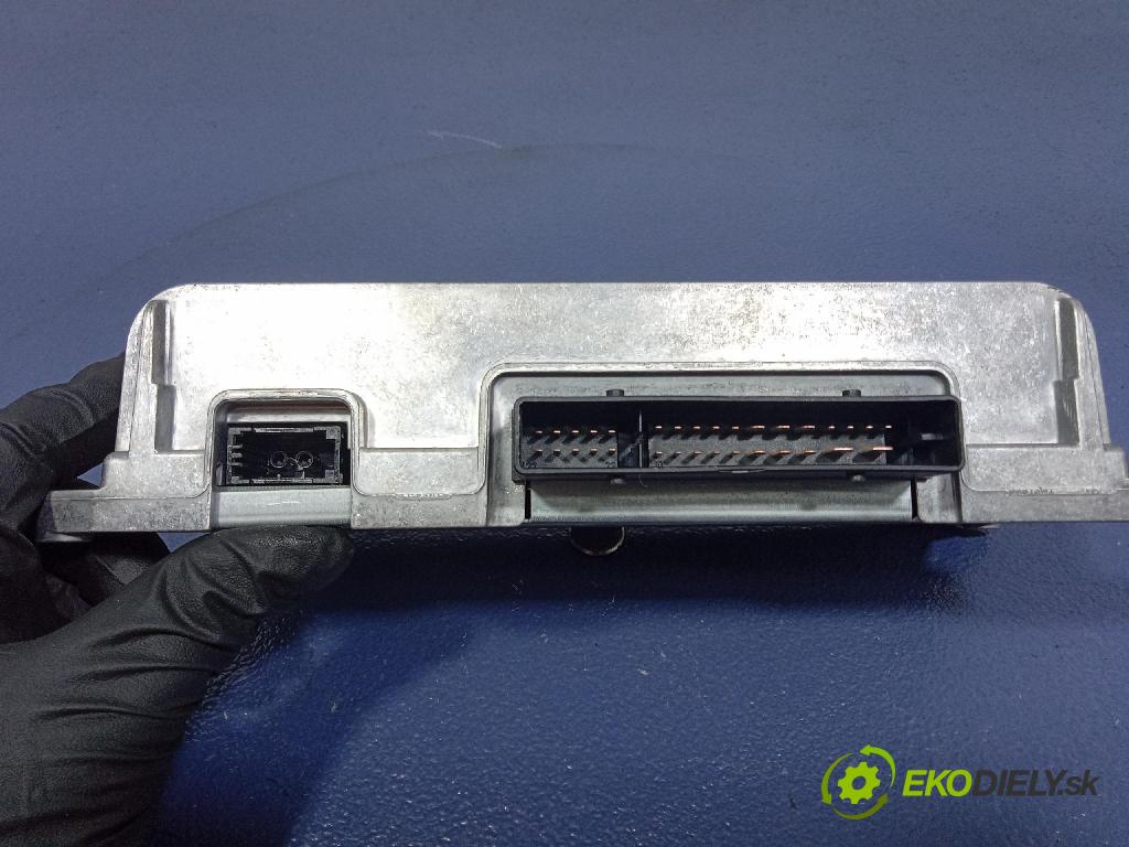 Audi A4 2009 Zesilovač: Rádio: Navigacia: 8T0035223AD