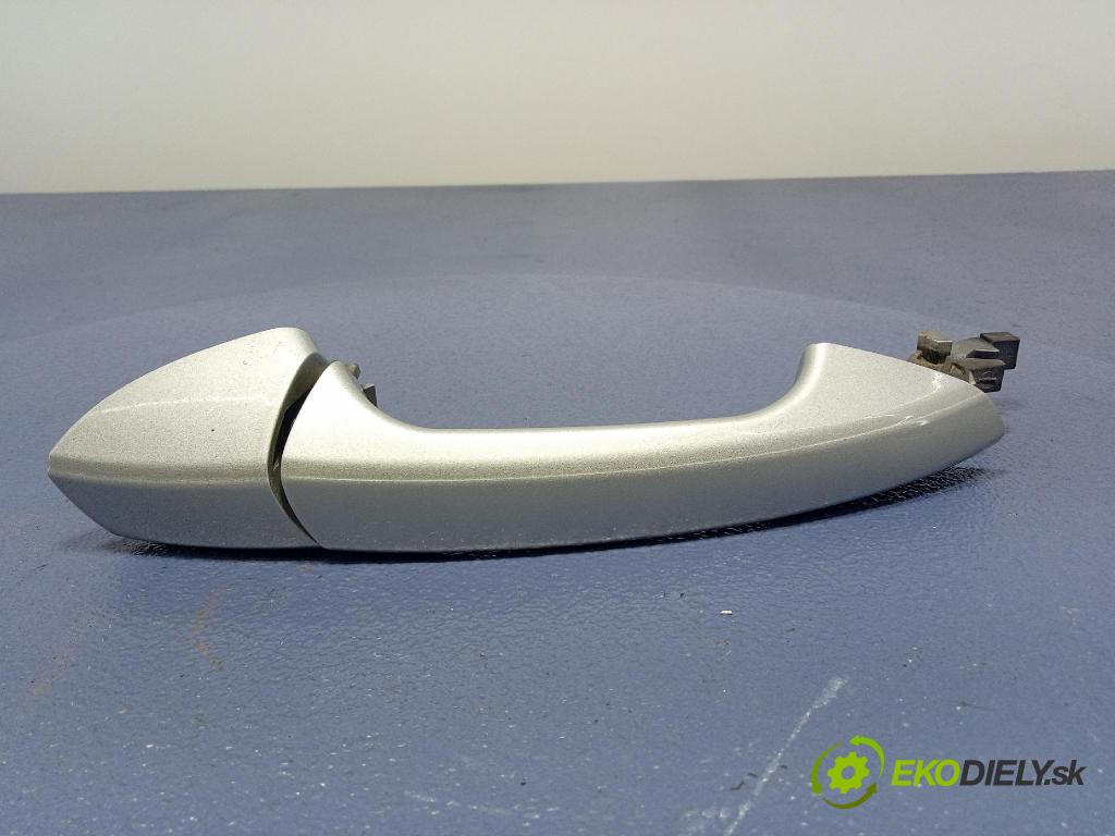 Mercedes B-Klasa 2013 rukoväť zad Prava: A2047600270