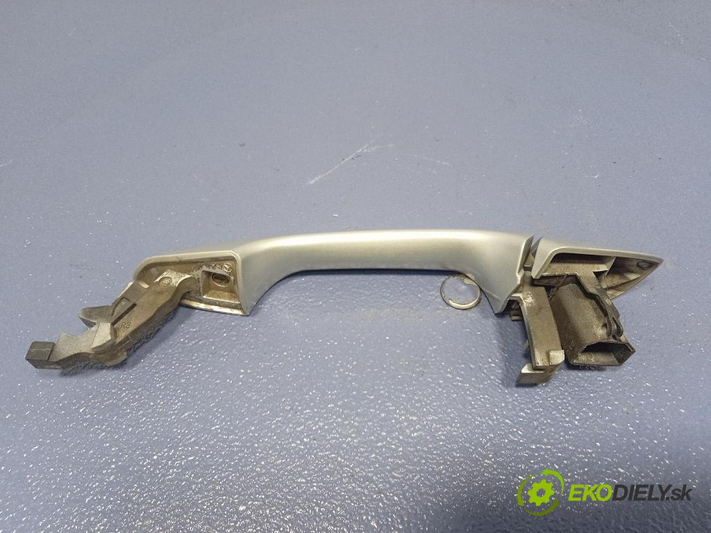 Mercedes B-Klasa 2013 rukoväť zad Prava: A2047600270