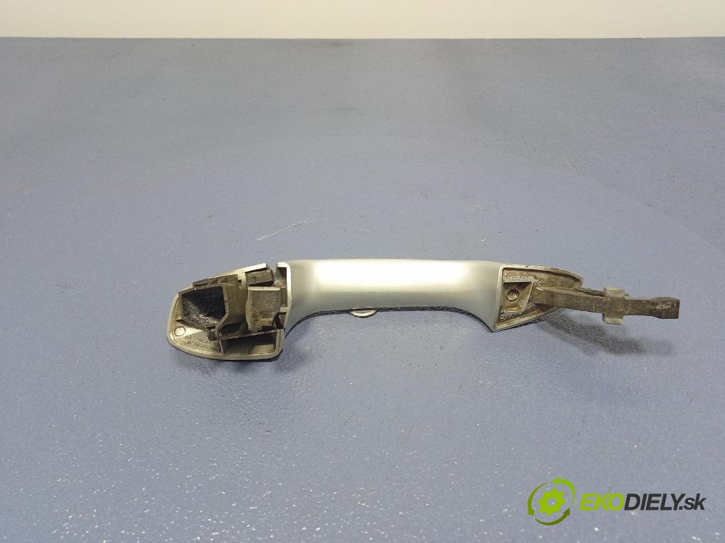 Mercedes B-Klasa 2013 rukoväť zad Prava: A2047600270