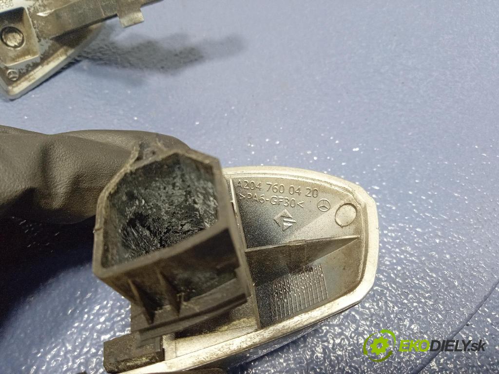 Mercedes B-Klasa 2013 rukoväť zad Prava: A2047600270