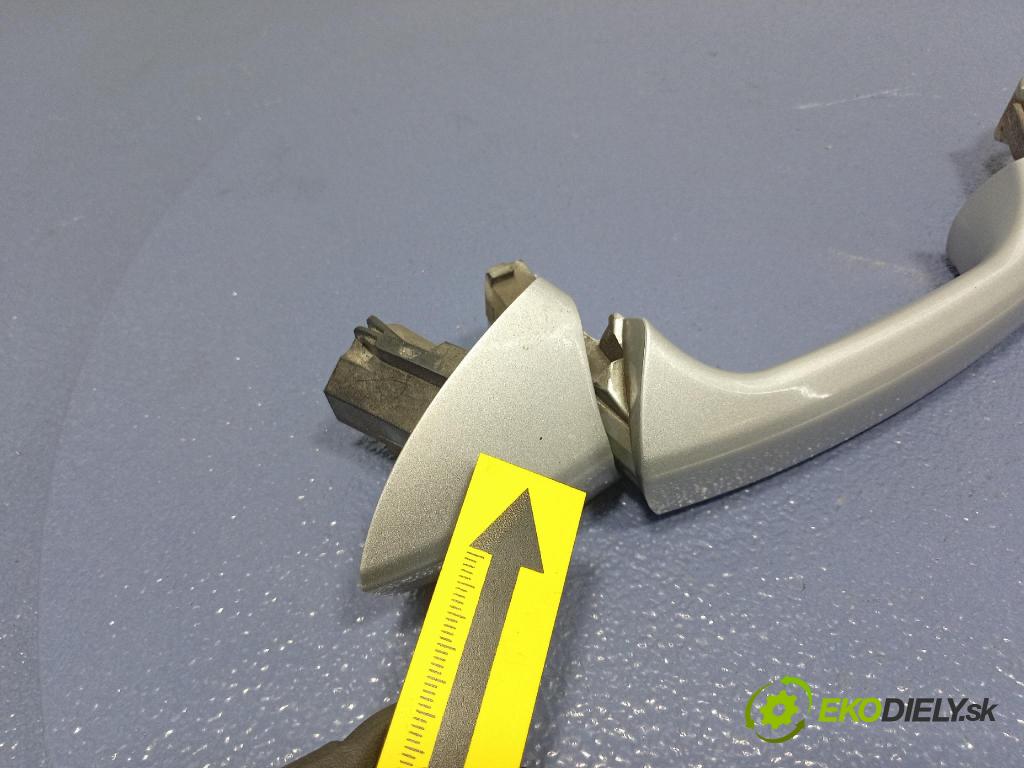 Mercedes B-Klasa 2013 rukoväť zad Prava: A2047600270