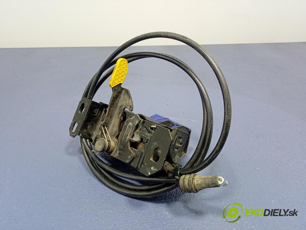 Mercedes B-Klasa 2013 zámok masky: A2468800460