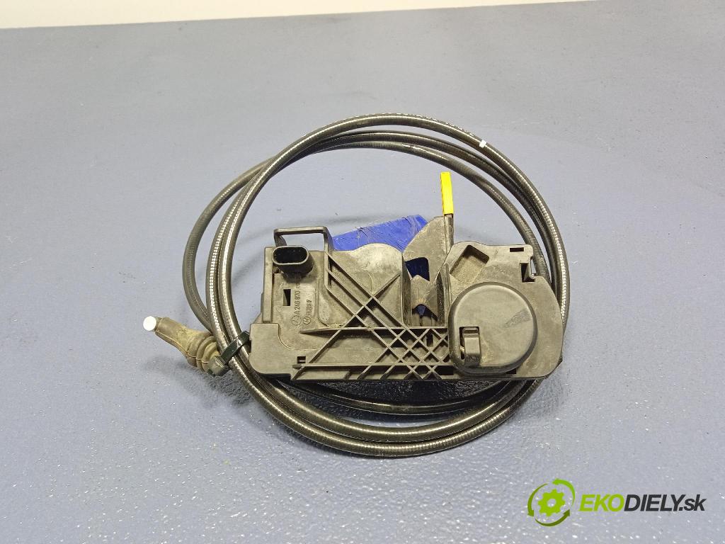 Mercedes B-Klasa 2013 zámok masky: A2468800460