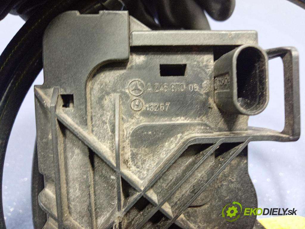 Mercedes B-Klasa 2013 zámok masky: A2468800460