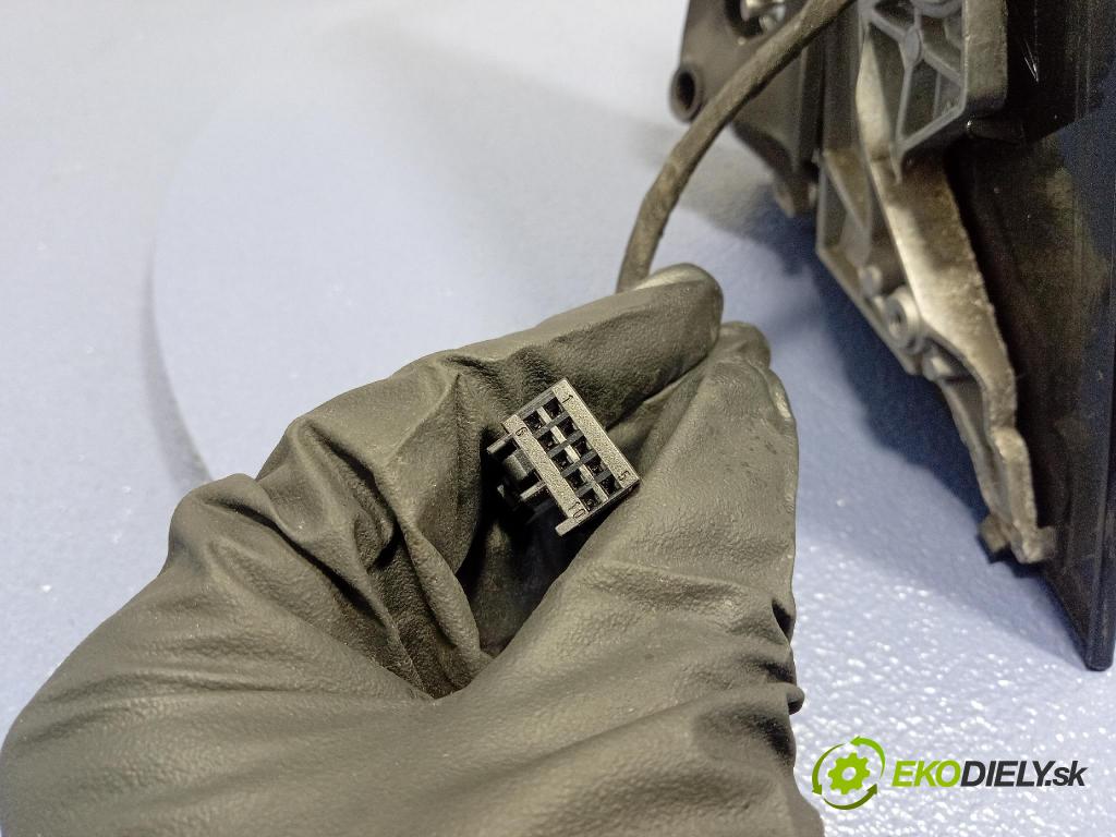 Mercedes B-Klasa 2013 zrkadlo Vľavo: A2468102916