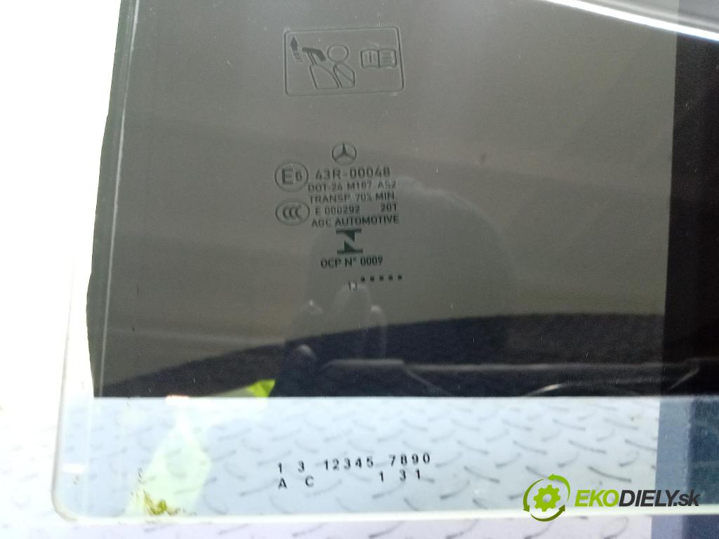 Mercedes B-Klasa 2013 sklo dvere zad Prava: