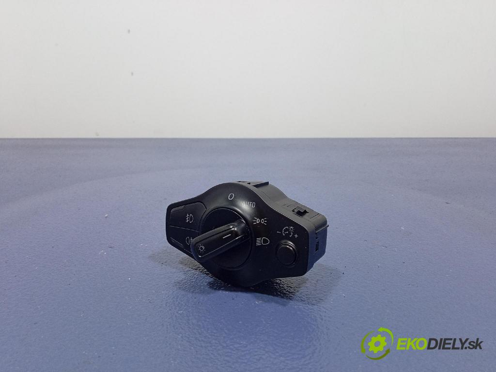 Audi A4 2009 prepínač svetiel 8K0941531Q