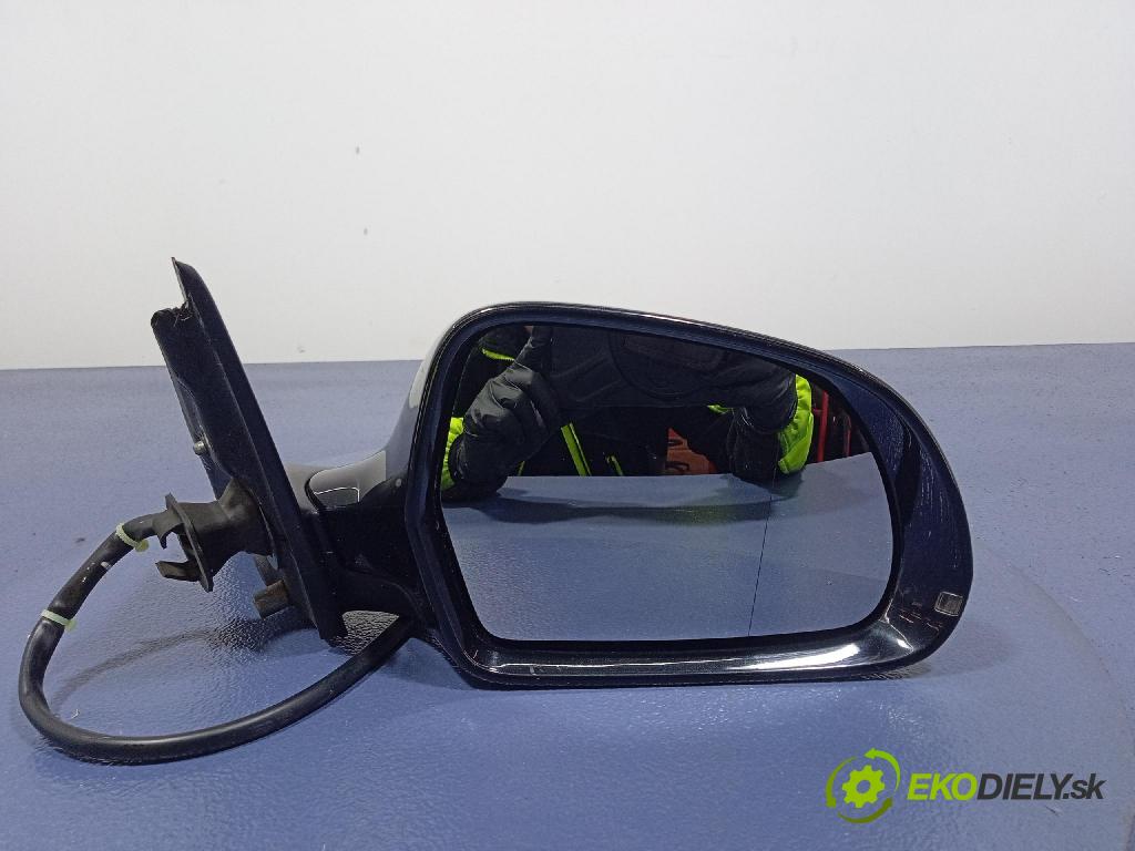 Audi A4 2009 zpětné zrcátko prave