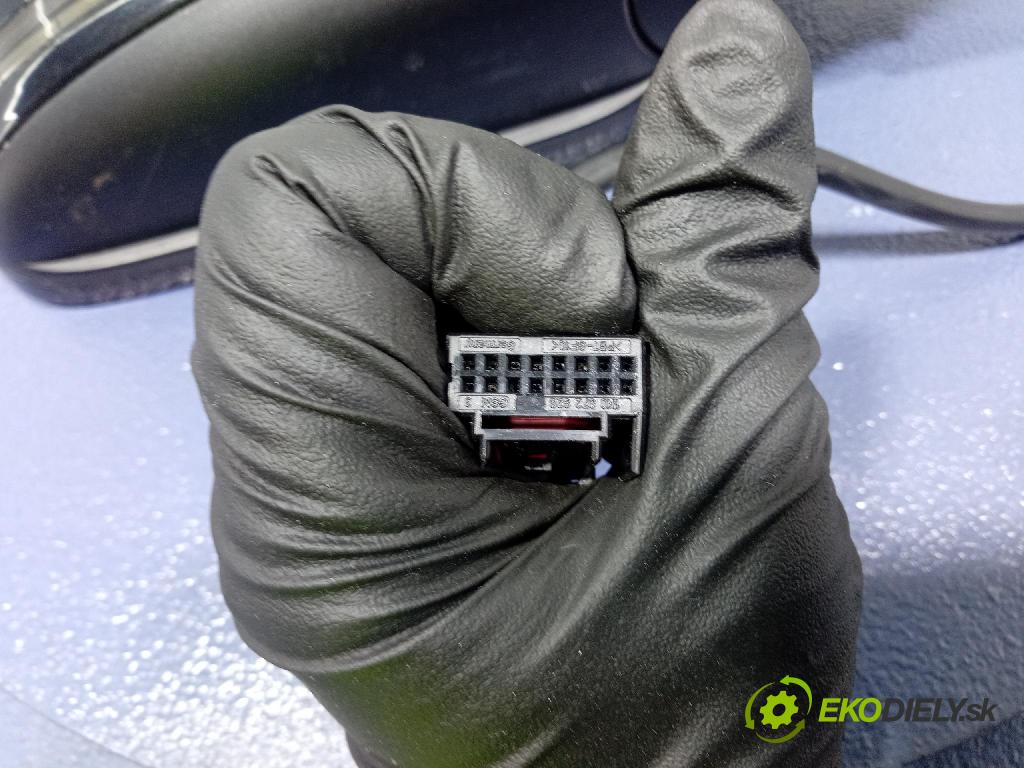 Audi A4 2009 zpětné zrcátko prave