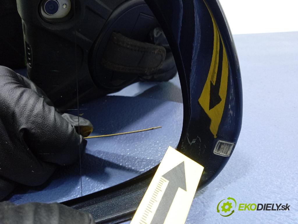 Audi A4 2009 zpětné zrcátko prave