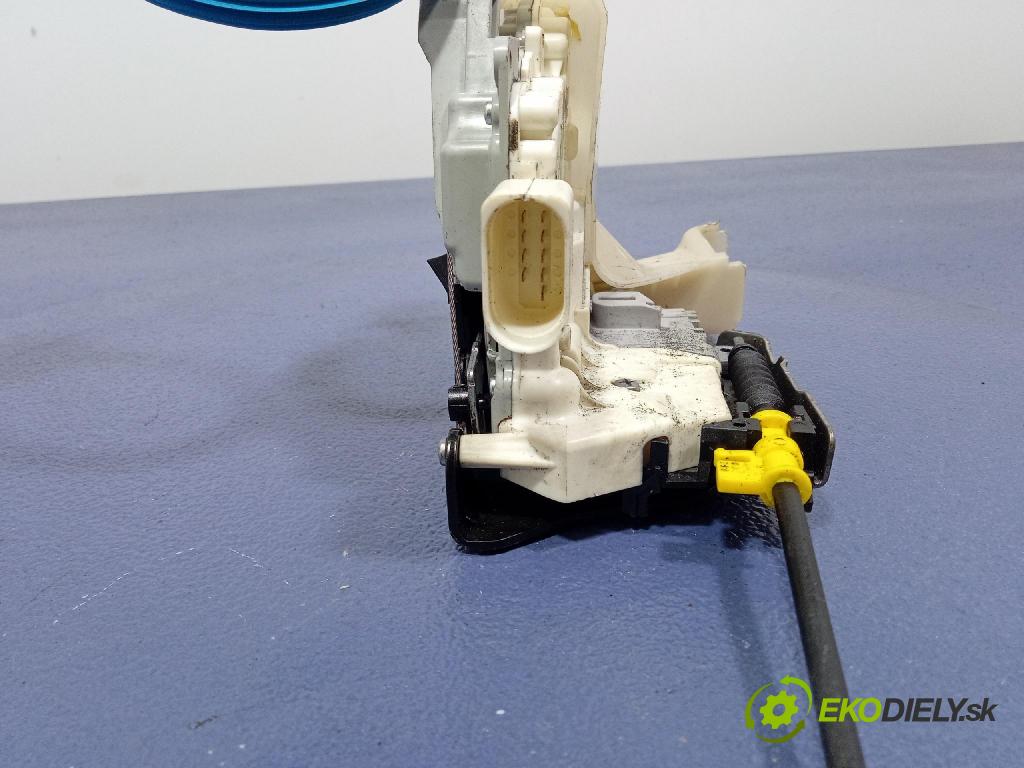 Audi A4 2009 zámok dvere Predné Vľavo: 8J1837015A