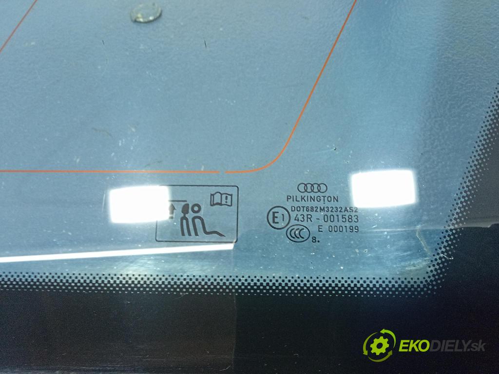 Audi A4 2009 sklo Karoséria: zad