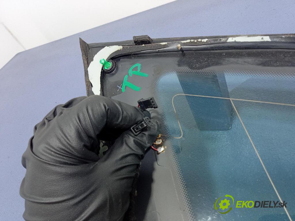 Audi A4 2009 sklo Karoséria: zad 