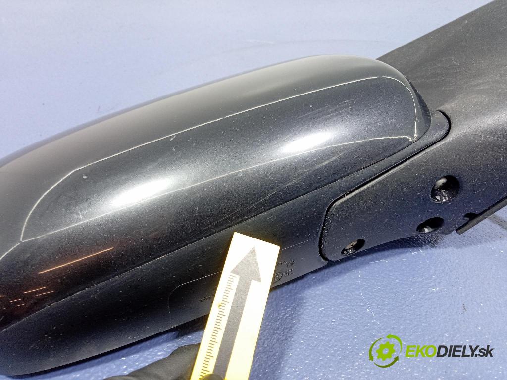 Toyota Avensis 2004 zpětné zrcátko prave