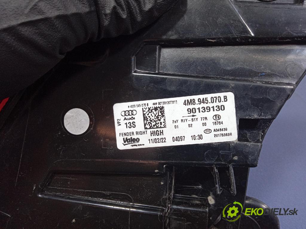 Audi SQ8 2022 světlo Zad: Práva: Mimo: 4M8945070B