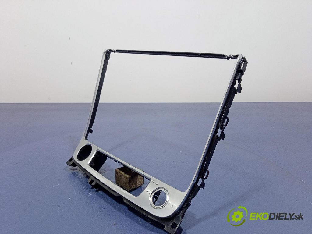 Audi SQ8 2022 kryt Plast: Interiéry: