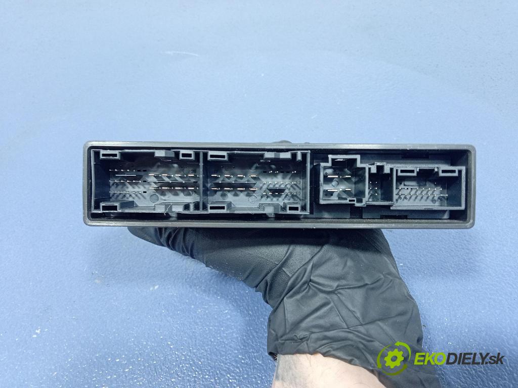 Audi SQ8 2022 řídící jednotka Sedačka: 4M8959760B