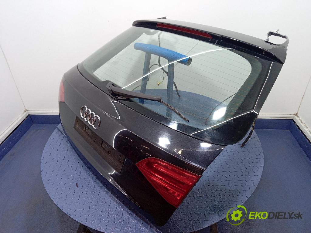 Audi A4 2009 zadní dveře kufra: kufr