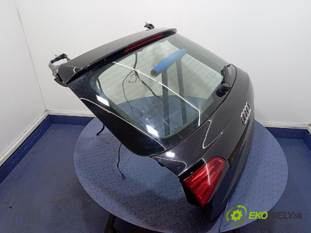 Audi A4 2009 zadní dveře kufra: kufr