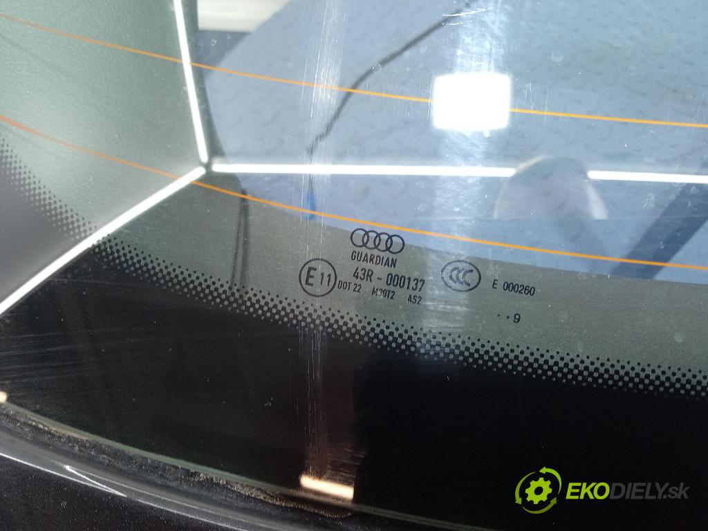 Audi A4 2009 zadní dveře kufra: kufr