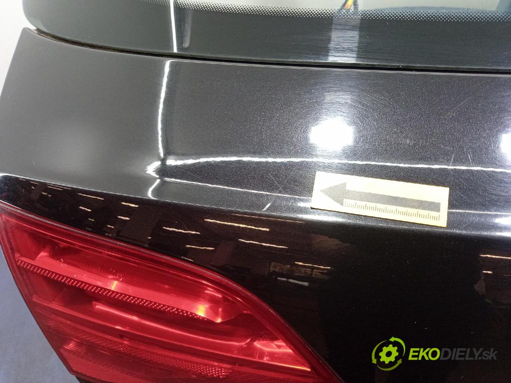 Audi A4 2009 zadní dveře kufra: kufr