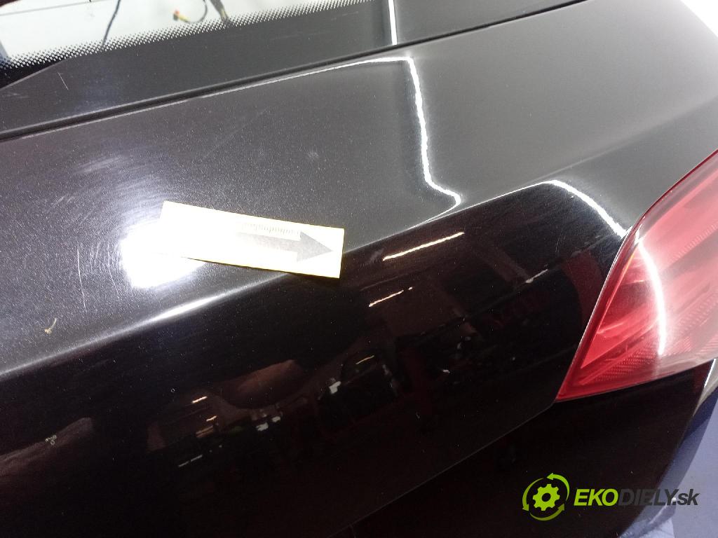 Audi A4 2009 zadní dveře kufra: kufr