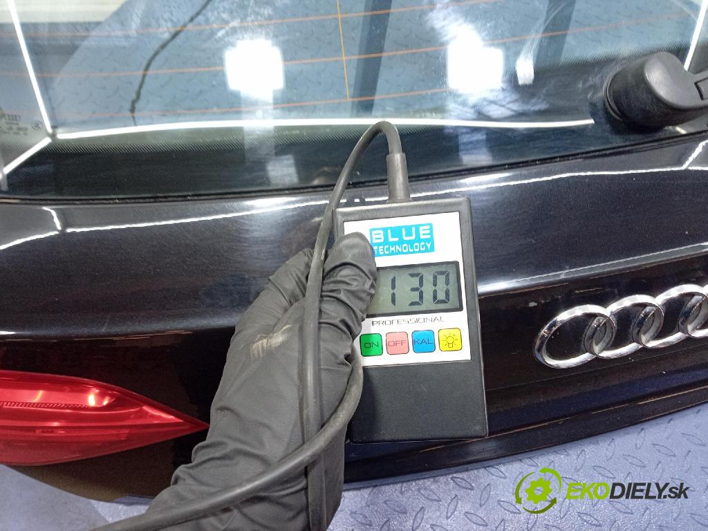 Audi A4 2009 zadní dveře kufra: kufr