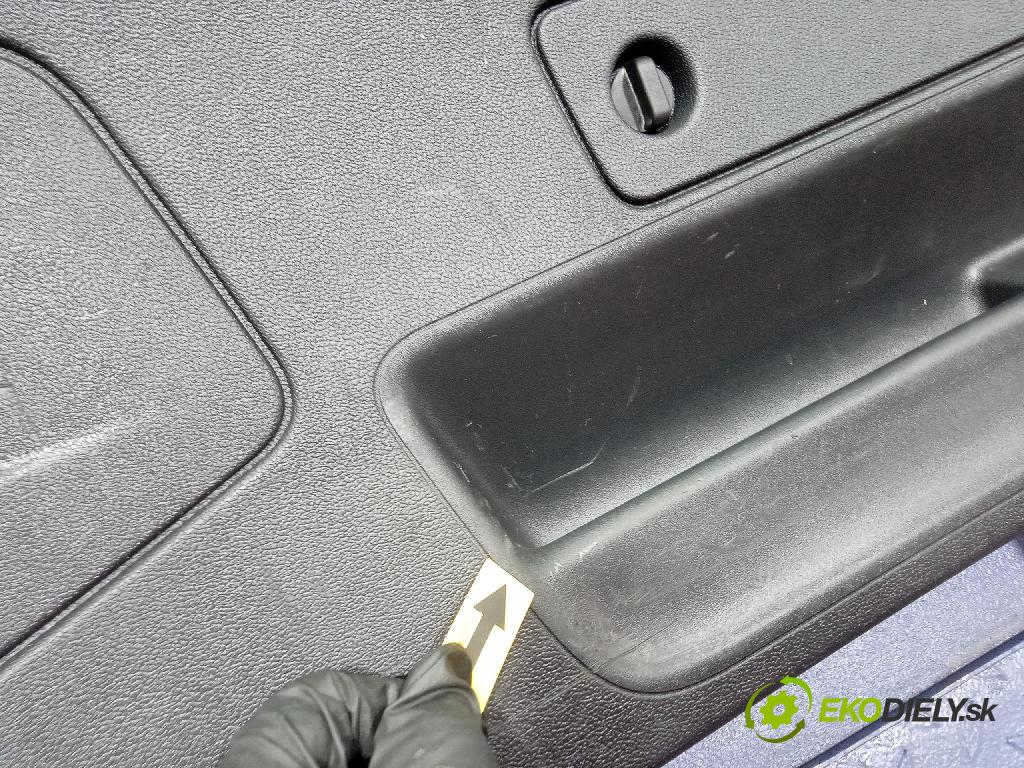 Audi A4 2009 zadní dveře kufra: kufr 