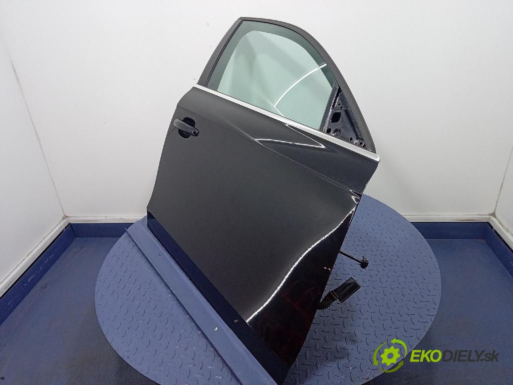 Audi A4 2009 dveře před prave