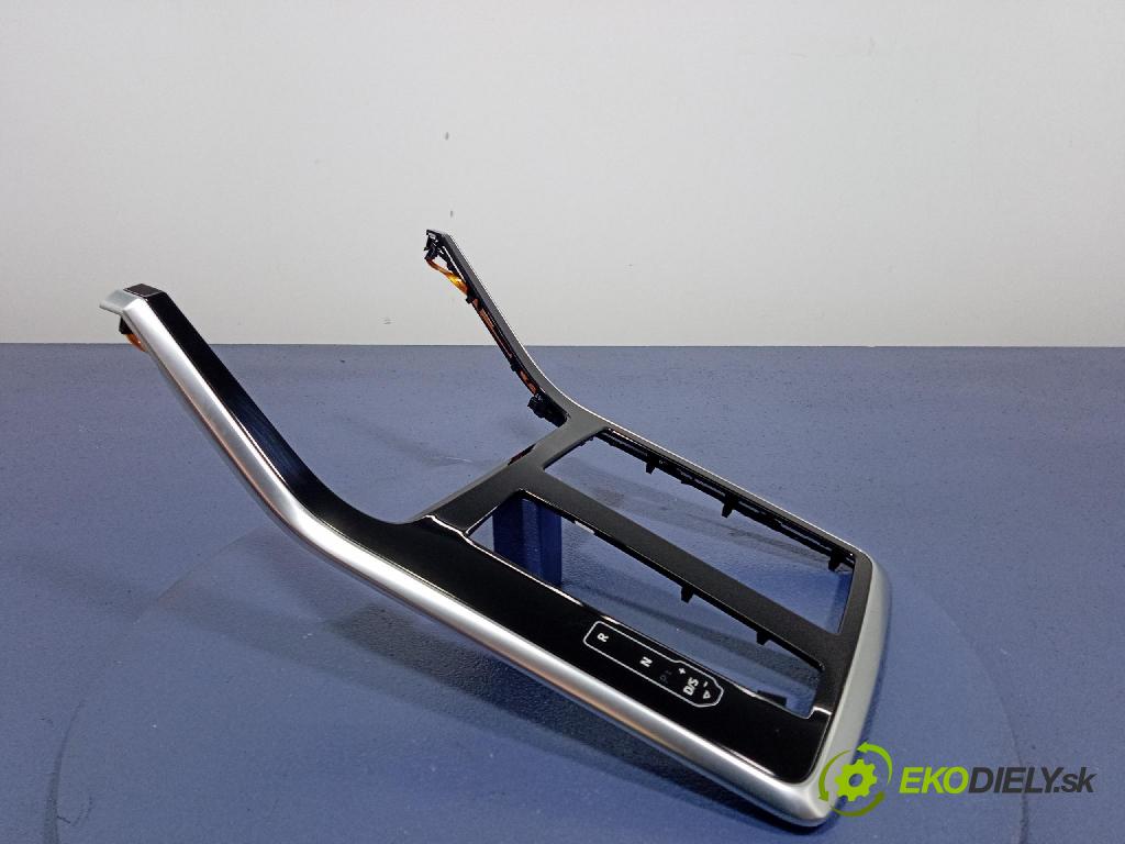 Audi SQ8 2022 kryt Plast: Interiéry: 4M8863324B