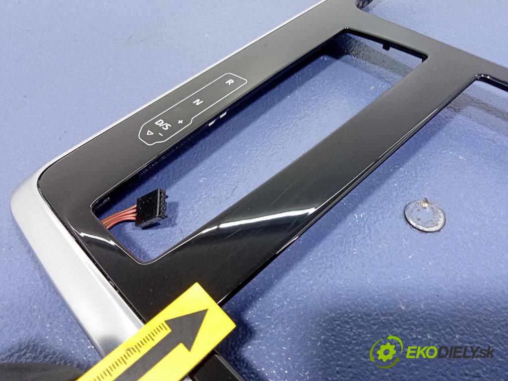 Audi SQ8 2022 kryt Plast: Interiéry: 4M8863324B