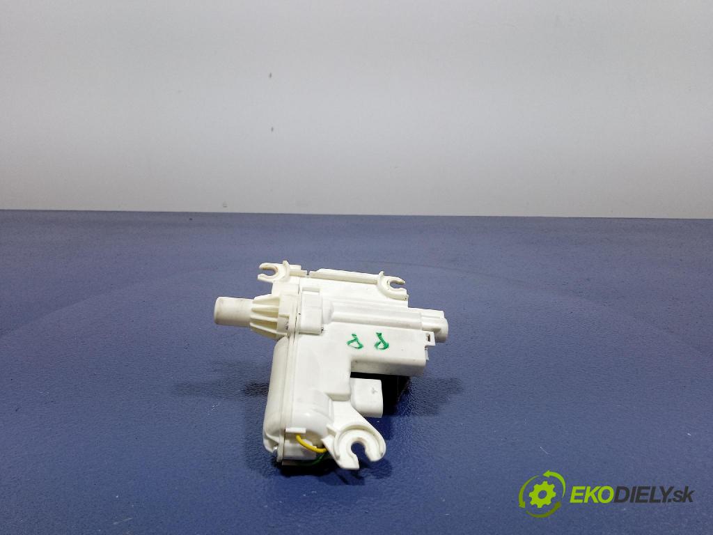 Audi SQ8 2022 zámek dveře před v pravo: 4N0837060