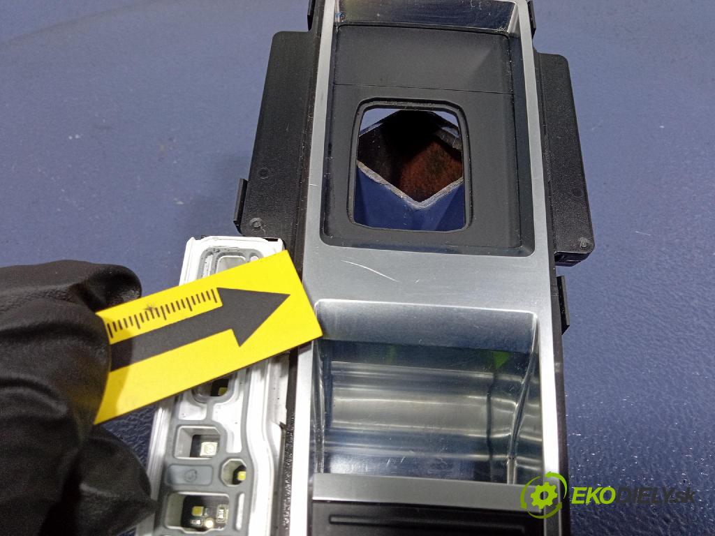 Audi SQ8 2022 Přepínač Brzda: Manuál 4N1713111D