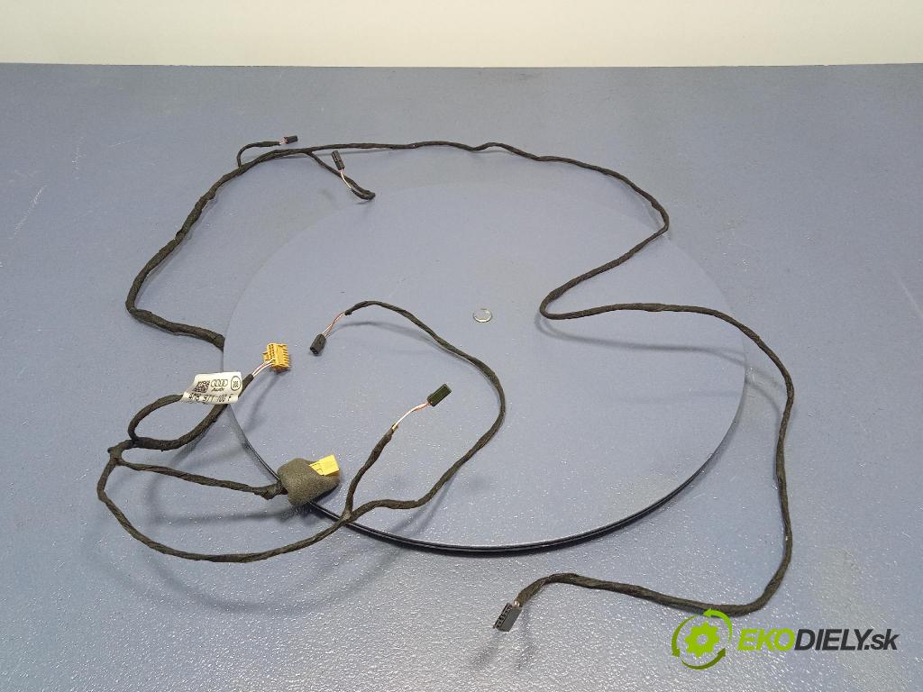 Audi SQ8 2022 Lampy Uvnitř 4M8971100F