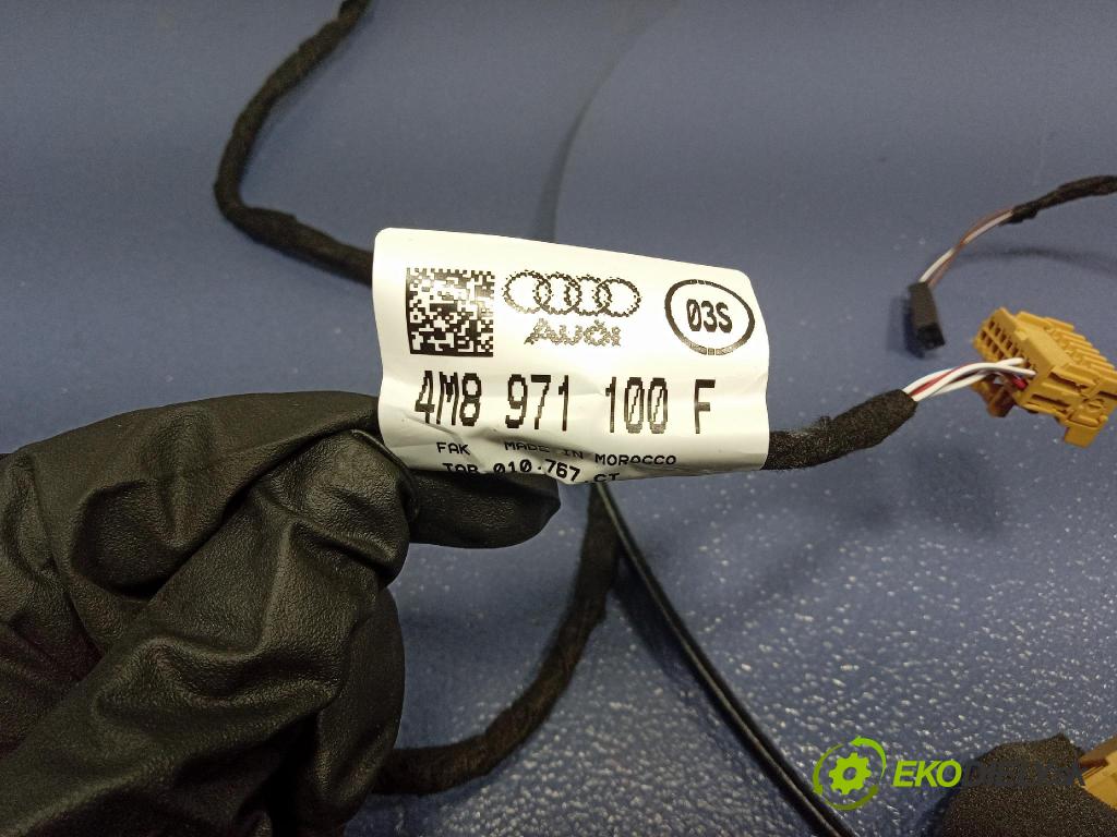 Audi SQ8 2022 Lampy Uvnitř 4M8971100F