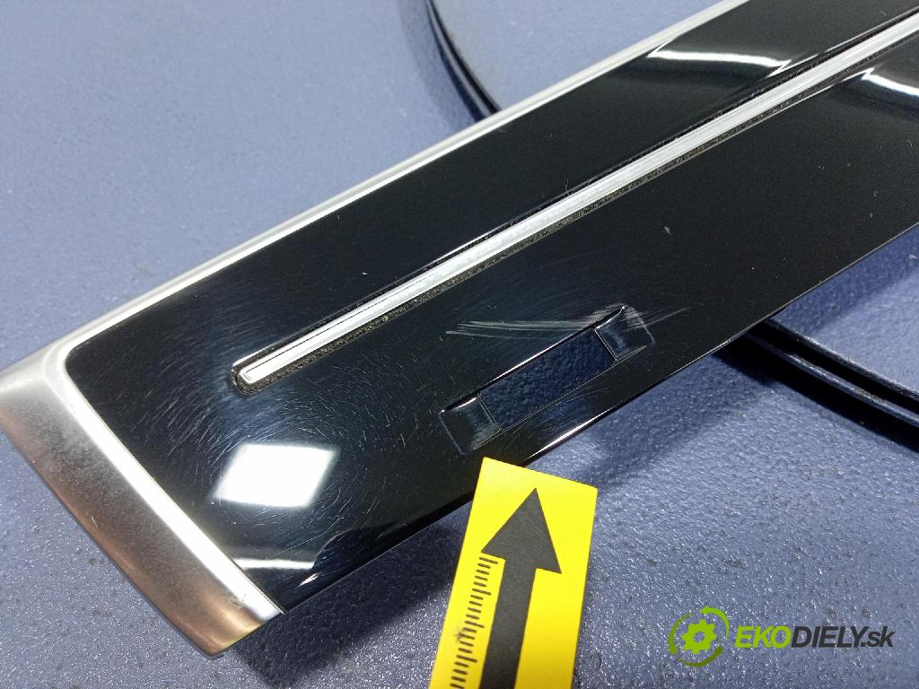 Audi SQ8 2022 lišta Dekoratívne: Vnútri: 4M8857720