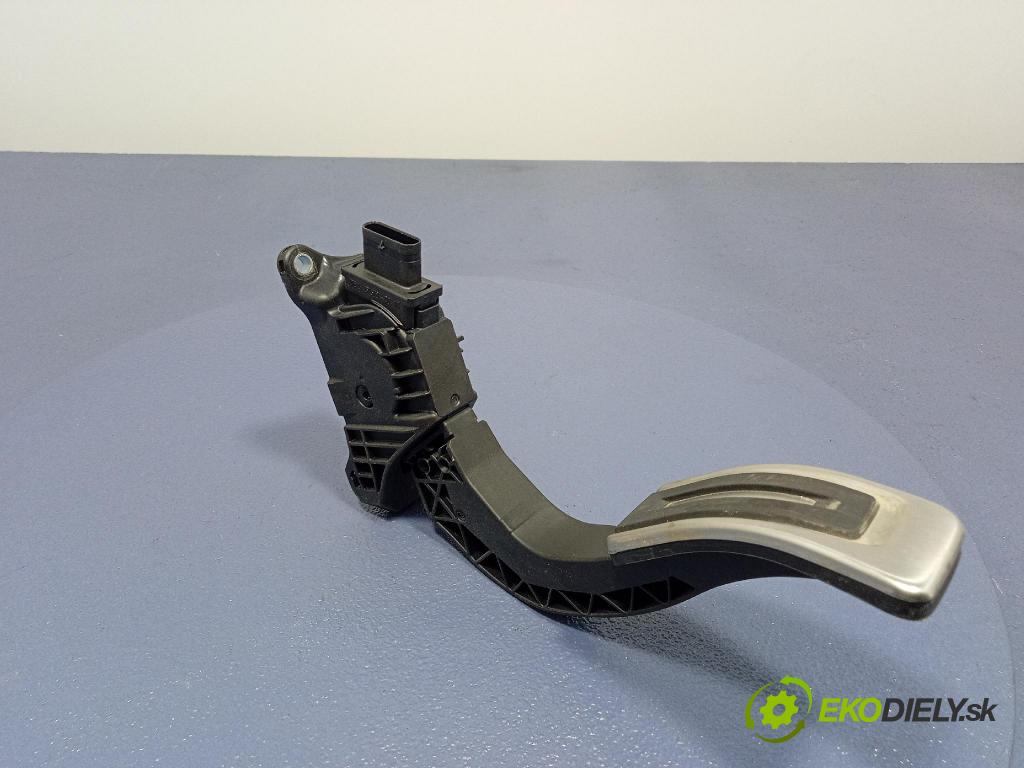 Audi SQ8 2022 pedal Plyn: 8W1723532A