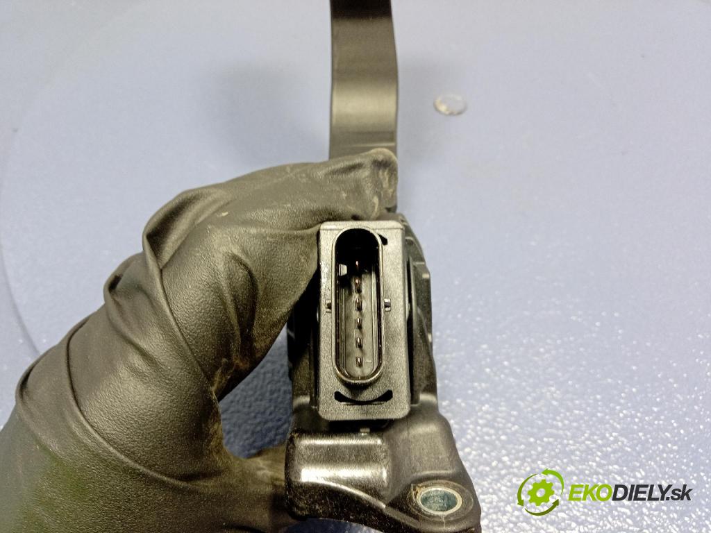 Audi SQ8 2022 pedal Plyn: 8W1723532A