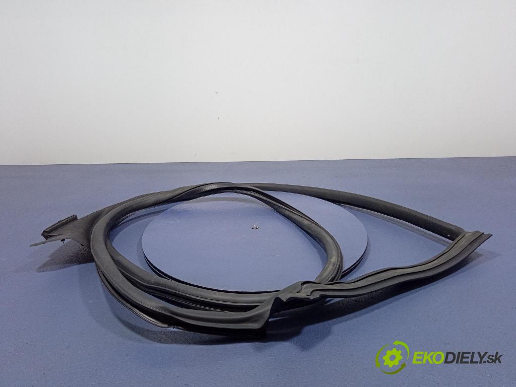 Audi SQ8 2022 Těsnění: dvere 4M8831707