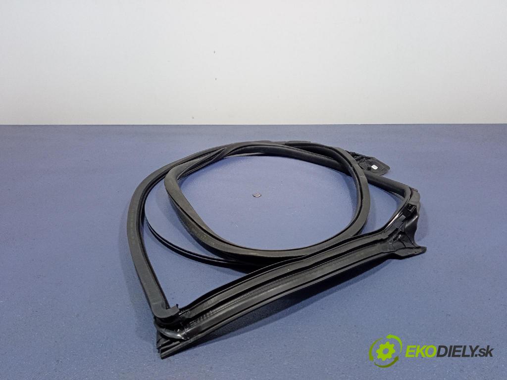 Audi SQ8 2022 Těsnění: dvere 4M8831707