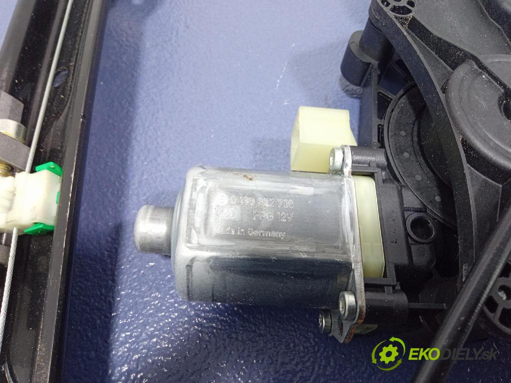 Audi SQ8 2022 mechanismus stahování Sklenka: Zad: v pravo: 4M8839462