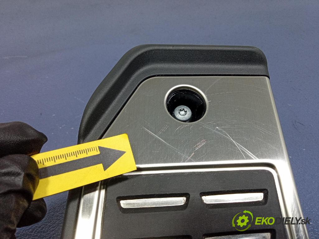 Audi SQ8 2022 pedály 4M1864777B