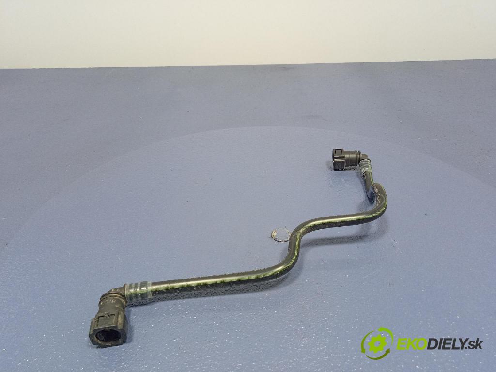 Audi SQ8 2022 rúrka paliva 4M0201220K