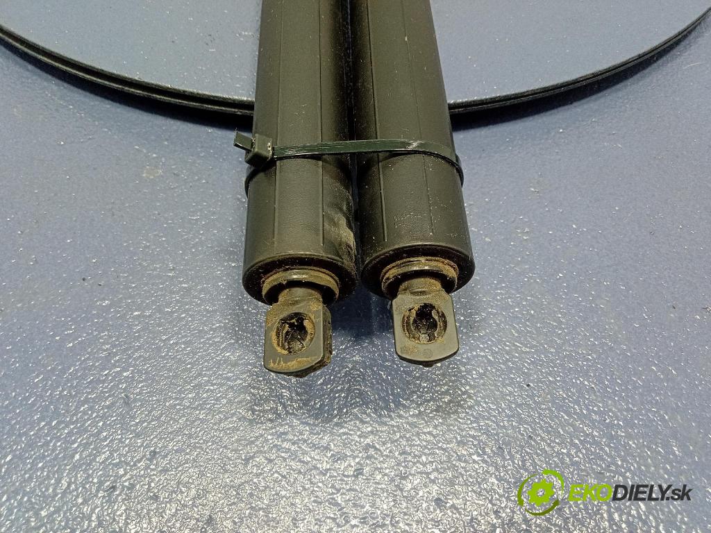 Audi SQ8 2022 Aktuátor: 4M8827851H