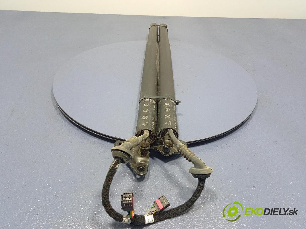 Audi SQ8 2022 Aktuátor: 4M8827851H