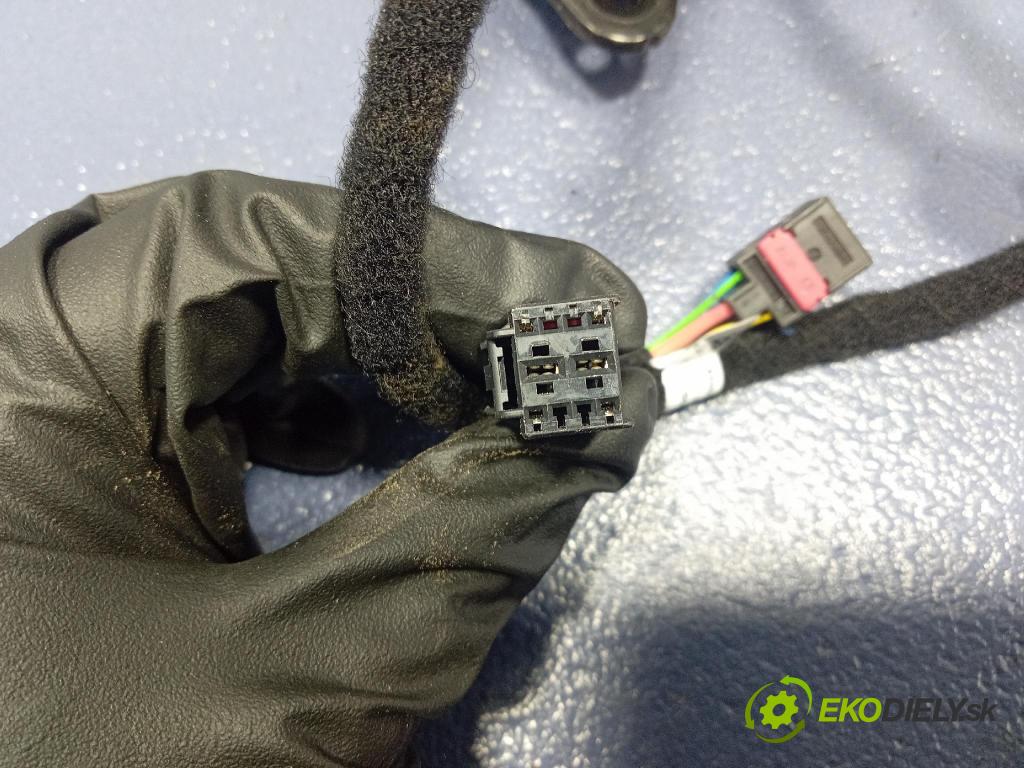 Audi SQ8 2022 Aktuátor: 4M8827851H