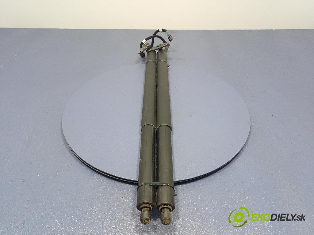 Audi SQ8 2022 Aktuátor: 4M8827851H