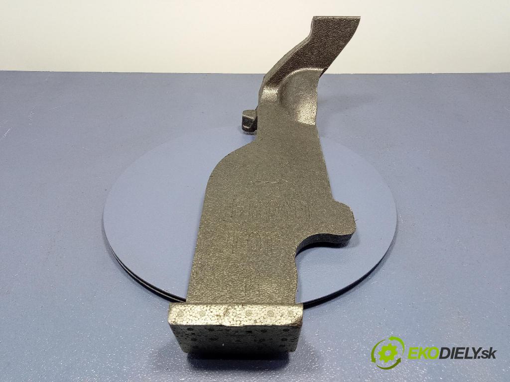 Audi SQ8 2022 zvuková izolace 4M0864790